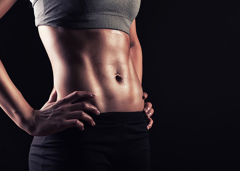 Una cintura esbelta y un vientre plano son el resultado de un duro entrenamiento. 